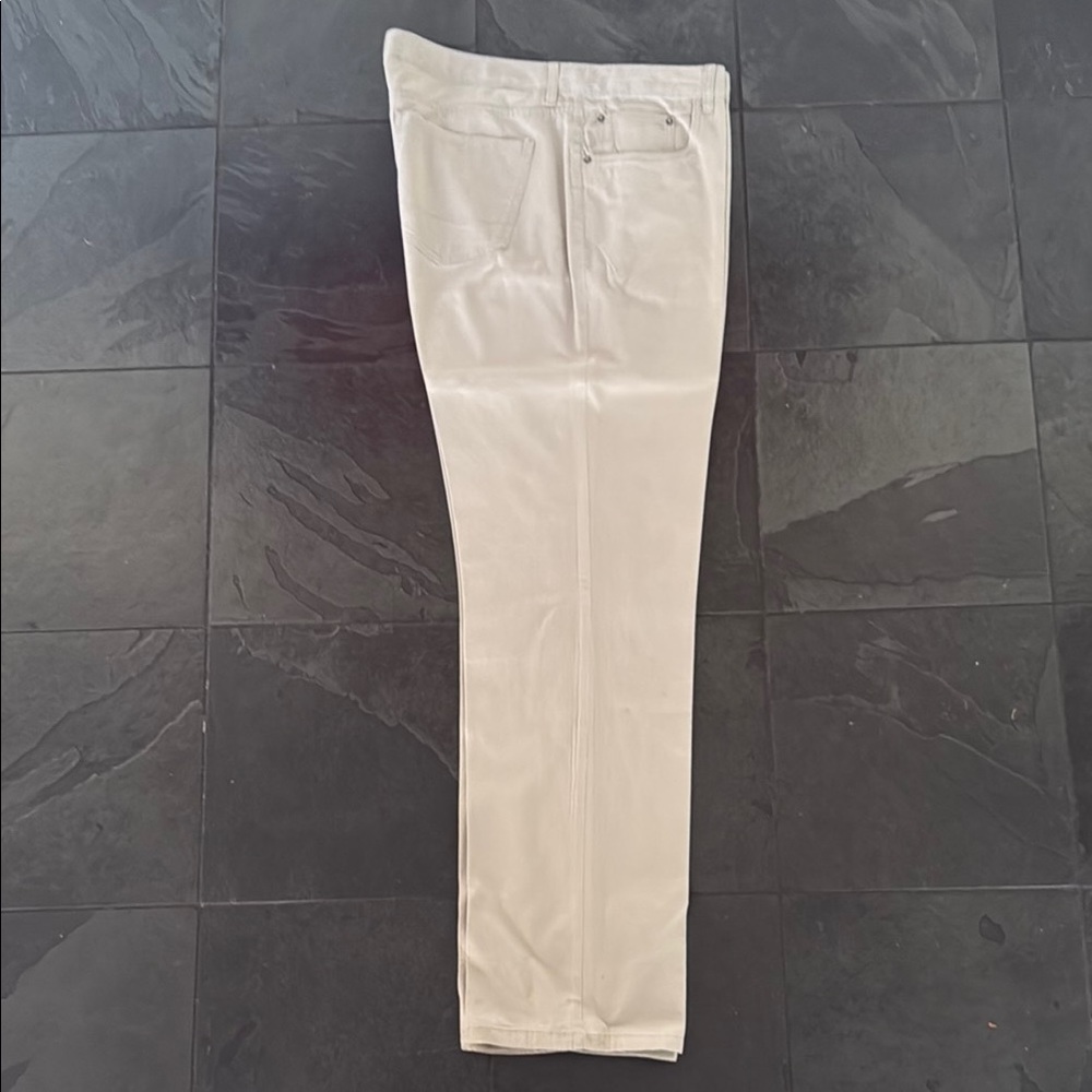 Roundtree & Yorke Cream Chinos Versatile Cotton Blend